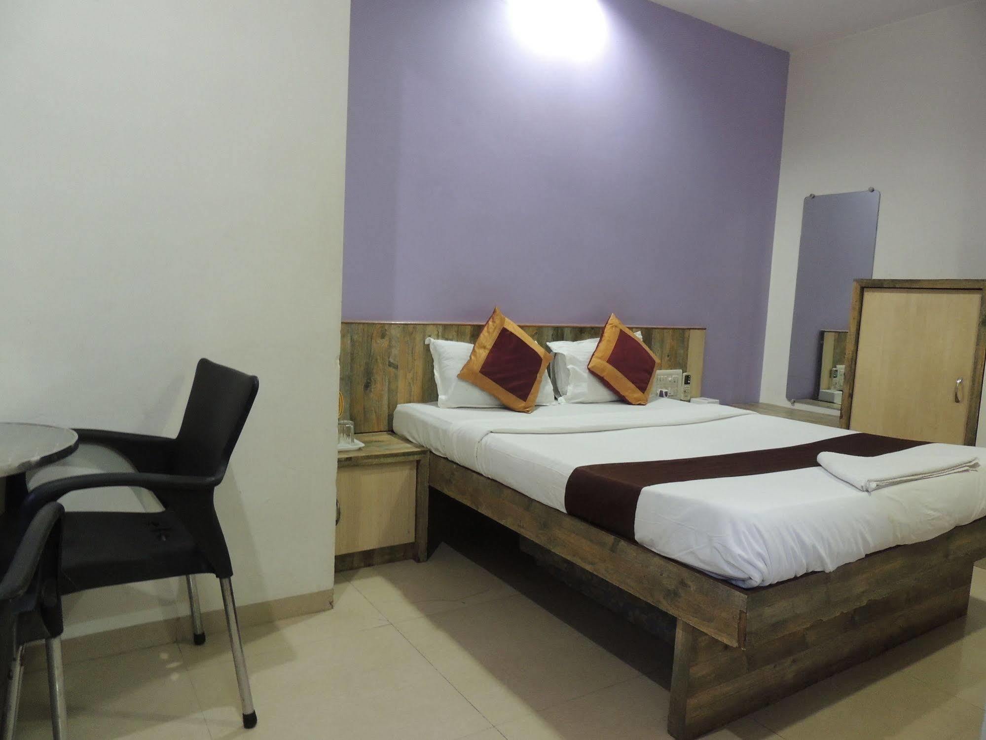 Fabhotel Galaxy Suite Bombay Exterior foto